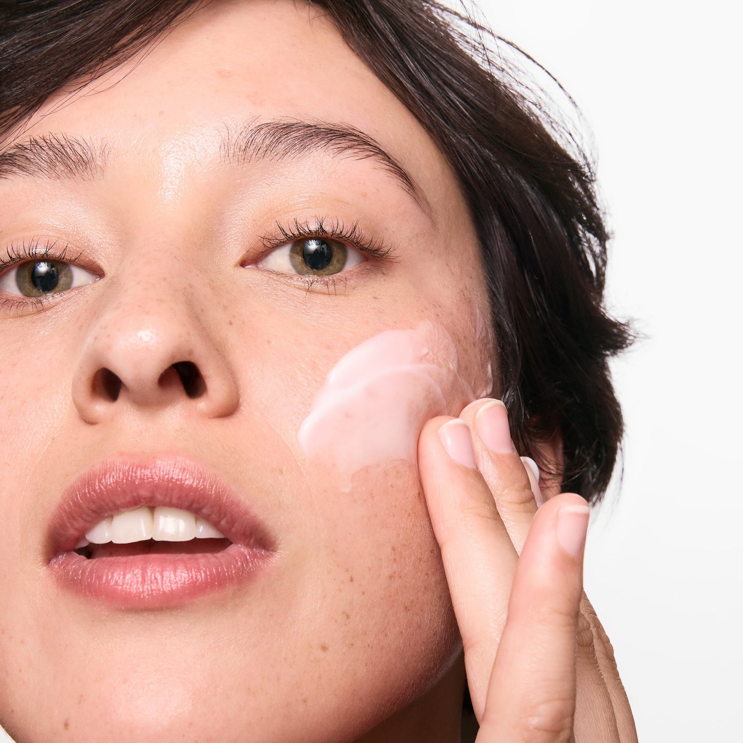 hydrating-cleanser-and-oil-free-moisturizer-duo-d1 01_LYDIA_12_APPLICATION_OMEGA_SUPERSIZE_036_1_8483aad9-c9a3-46f0-b735-539c739306ac.jpg