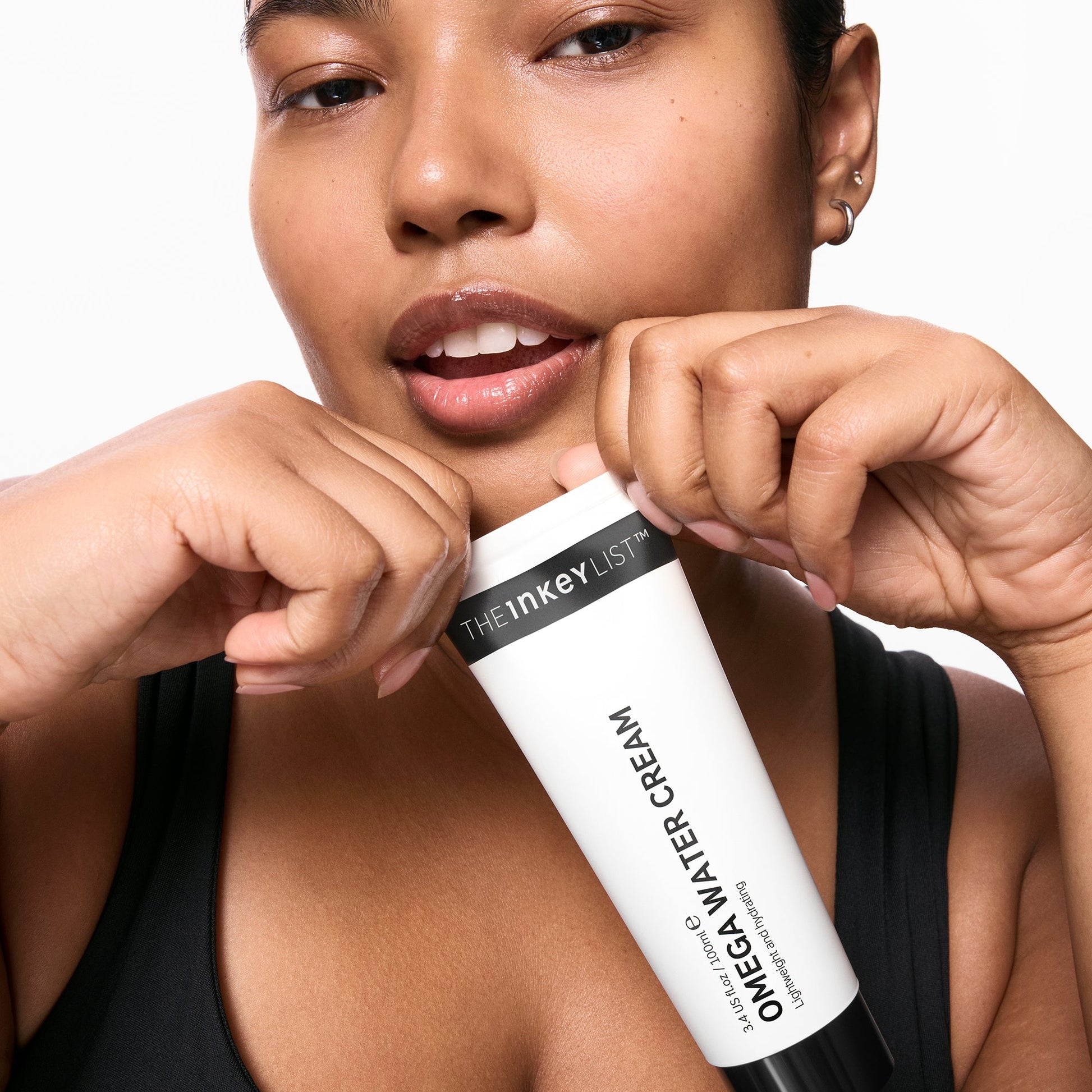 supersize-omega-water-cream-100ml-m6 03_KAFFYA_07_HOLDING_OMEGA_SUPERSIZE_001.jpg