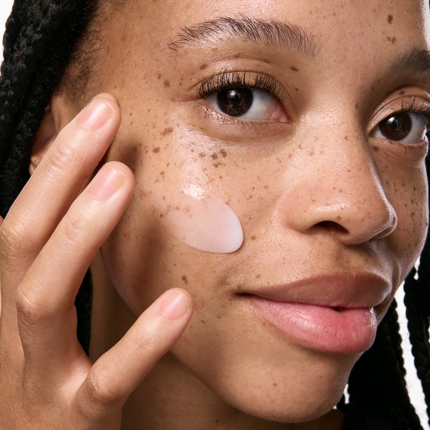 vitamin-b-c-and-e-moisturizer-a0 VitBC_E_ModelGoopMacro_2000x2000_bc64d363-139d-4699-88a9-2e0b1942763a.jpg